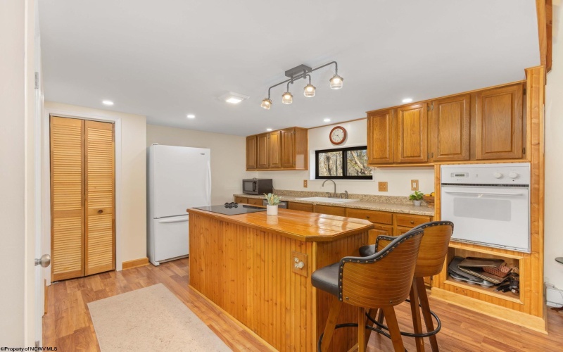 576 Hemlock Circle, Terra Alta, West Virginia 26764, 3 Bedrooms Bedrooms, 9 Rooms Rooms,2 BathroomsBathrooms,Single Family Detached,For Sale,Hemlock,10164325