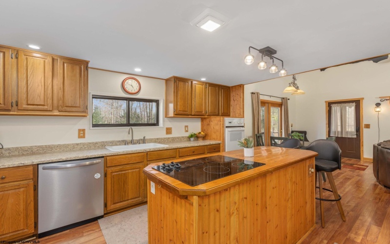 576 Hemlock Circle, Terra Alta, West Virginia 26764, 3 Bedrooms Bedrooms, 9 Rooms Rooms,2 BathroomsBathrooms,Single Family Detached,For Sale,Hemlock,10164325