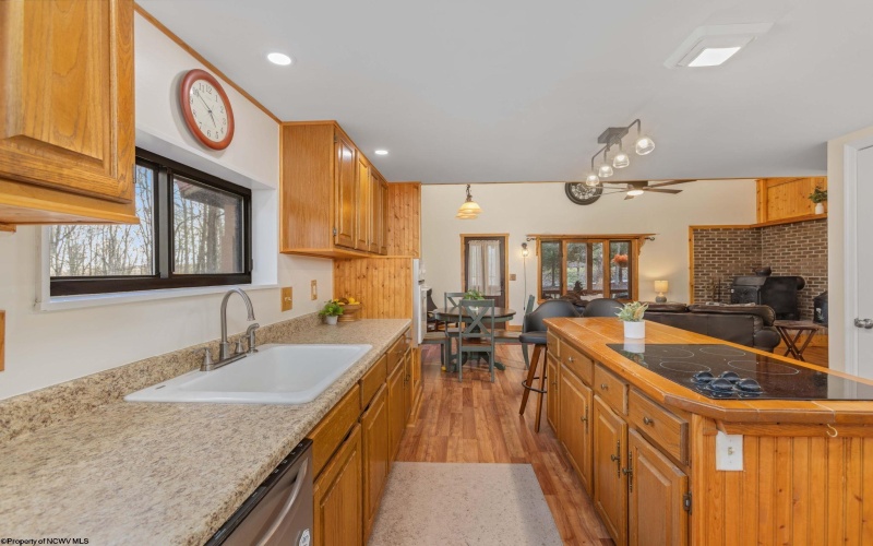 576 Hemlock Circle, Terra Alta, West Virginia 26764, 3 Bedrooms Bedrooms, 9 Rooms Rooms,2 BathroomsBathrooms,Single Family Detached,For Sale,Hemlock,10164325