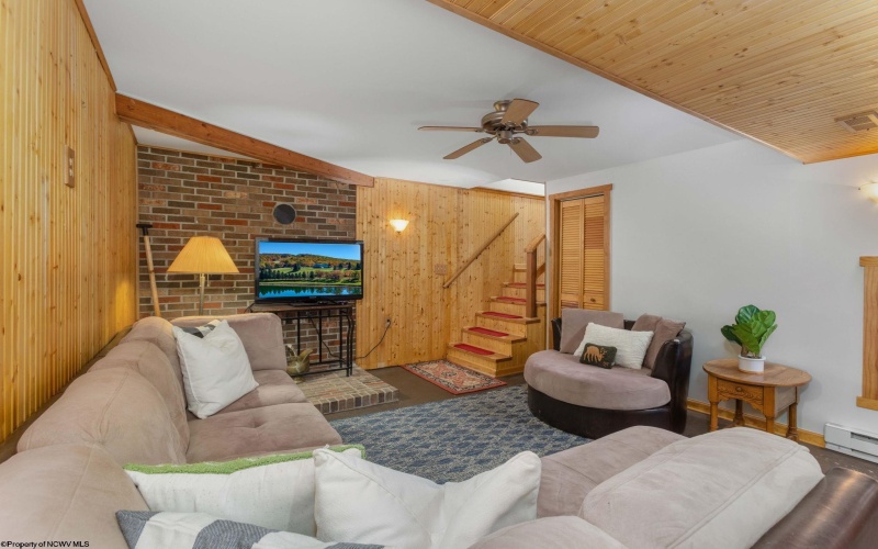 576 Hemlock Circle, Terra Alta, West Virginia 26764, 3 Bedrooms Bedrooms, 9 Rooms Rooms,2 BathroomsBathrooms,Single Family Detached,For Sale,Hemlock,10164325