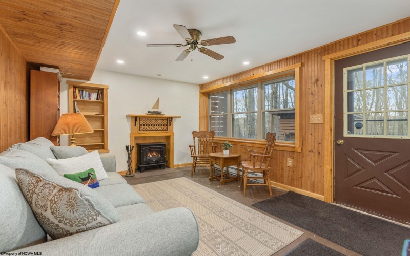 576 Hemlock Circle, Terra Alta, West Virginia 26764, 3 Bedrooms Bedrooms, 9 Rooms Rooms,2 BathroomsBathrooms,Single Family Detached,For Sale,Hemlock,10164325