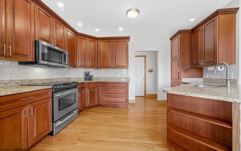 408 Platinum Point Drive, Morgantown, West Virginia 26508, 5 Bedrooms Bedrooms, 16 Rooms Rooms,4 BathroomsBathrooms,Single Family Detached,For Sale,Platinum Point,10164333