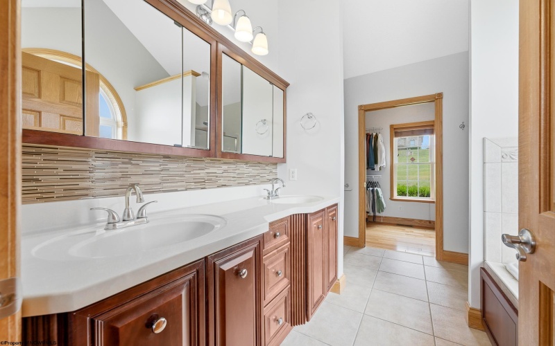 408 Platinum Point Drive, Morgantown, West Virginia 26508, 5 Bedrooms Bedrooms, 16 Rooms Rooms,4 BathroomsBathrooms,Single Family Detached,For Sale,Platinum Point,10164333