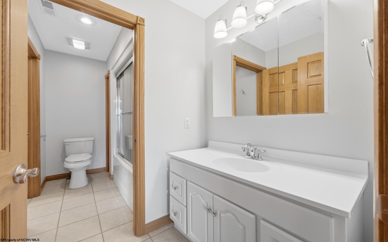 408 Platinum Point Drive, Morgantown, West Virginia 26508, 5 Bedrooms Bedrooms, 16 Rooms Rooms,4 BathroomsBathrooms,Single Family Detached,For Sale,Platinum Point,10164333