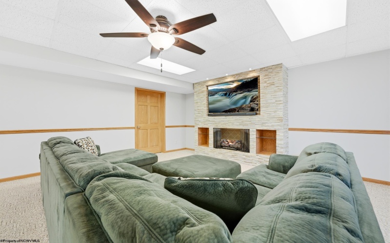 408 Platinum Point Drive, Morgantown, West Virginia 26508, 5 Bedrooms Bedrooms, 16 Rooms Rooms,4 BathroomsBathrooms,Single Family Detached,For Sale,Platinum Point,10164333