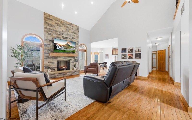 408 Platinum Point Drive, Morgantown, West Virginia 26508, 5 Bedrooms Bedrooms, 16 Rooms Rooms,4 BathroomsBathrooms,Single Family Detached,For Sale,Platinum Point,10164333