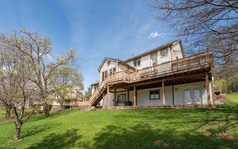 1405 Far Meadows, Morgantown, West Virginia 26508, 4 Bedrooms Bedrooms, 13 Rooms Rooms,3 BathroomsBathrooms,Single Family Detached,For Sale,Far,10164332