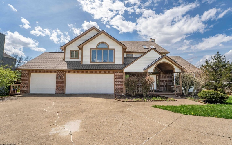 1405 Far Meadows, Morgantown, West Virginia 26508, 4 Bedrooms Bedrooms, 13 Rooms Rooms,3 BathroomsBathrooms,Single Family Detached,For Sale,Far,10164332