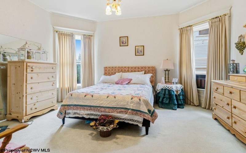 646 Mulberry Avenue, Clarksburg, West Virginia 26301, 5 Bedrooms Bedrooms, 17 Rooms Rooms,3 BathroomsBathrooms,Single Family Detached,For Sale,Mulberry,10164323