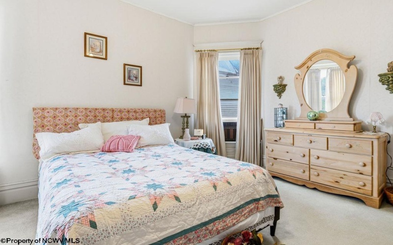 646 Mulberry Avenue, Clarksburg, West Virginia 26301, 5 Bedrooms Bedrooms, 17 Rooms Rooms,3 BathroomsBathrooms,Single Family Detached,For Sale,Mulberry,10164323