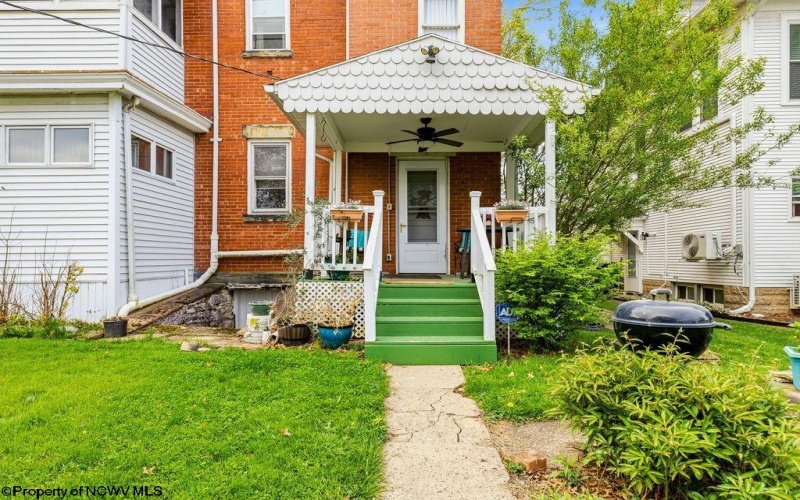 646 Mulberry Avenue, Clarksburg, West Virginia 26301, 5 Bedrooms Bedrooms, 17 Rooms Rooms,3 BathroomsBathrooms,Single Family Detached,For Sale,Mulberry,10164323