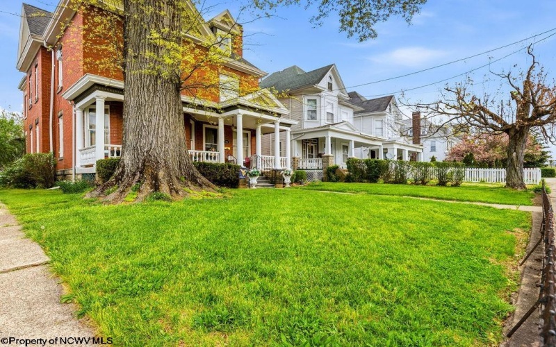 646 Mulberry Avenue, Clarksburg, West Virginia 26301, 5 Bedrooms Bedrooms, 17 Rooms Rooms,3 BathroomsBathrooms,Single Family Detached,For Sale,Mulberry,10164323