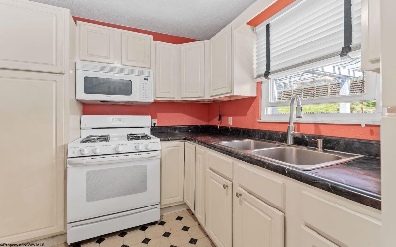 1125 Bell Run Road, Fairmont, West Virginia 26554, 2 Bedrooms Bedrooms, 5 Rooms Rooms,1 BathroomBathrooms,Single Family Detached,For Sale,Bell Run,10164329