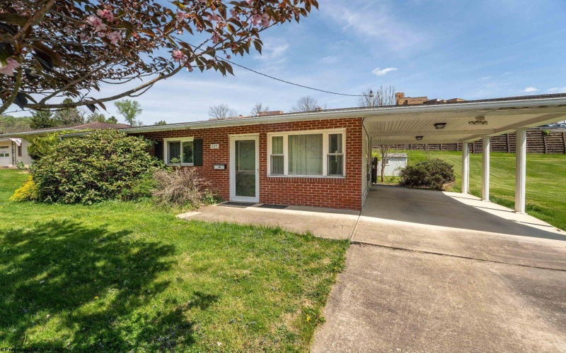 1125 Bell Run Road, Fairmont, West Virginia 26554, 2 Bedrooms Bedrooms, 5 Rooms Rooms,1 BathroomBathrooms,Single Family Detached,For Sale,Bell Run,10164329