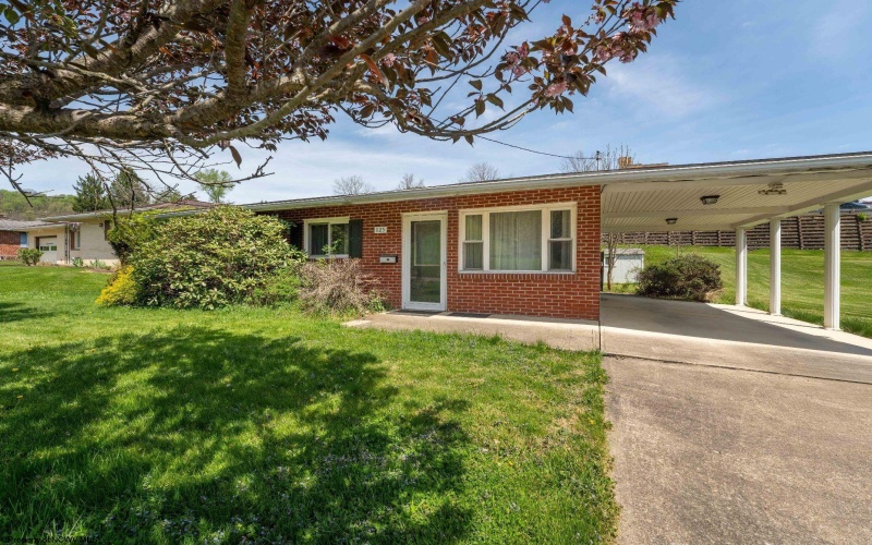 1125 Bell Run Road, Fairmont, West Virginia 26554, 2 Bedrooms Bedrooms, 5 Rooms Rooms,1 BathroomBathrooms,Single Family Detached,For Sale,Bell Run,10164329