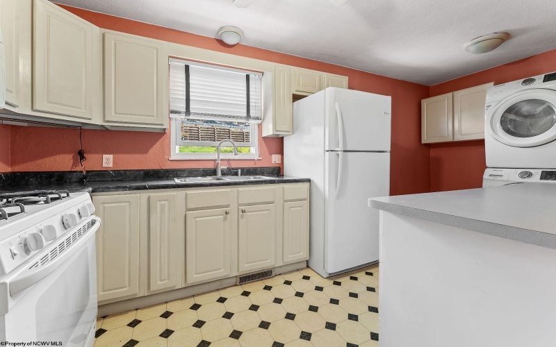 1125 Bell Run Road, Fairmont, West Virginia 26554, 2 Bedrooms Bedrooms, 5 Rooms Rooms,1 BathroomBathrooms,Single Family Detached,For Sale,Bell Run,10164329