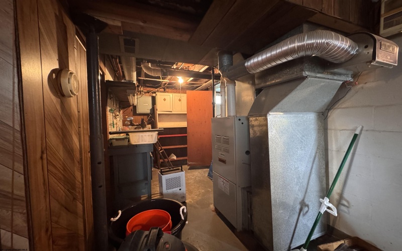 1823 21 Street, Clarksburg, West Virginia 26301, 1 Bedroom Bedrooms, 4 Rooms Rooms,1 BathroomBathrooms,Single Family Detached,For Sale,21,10164341