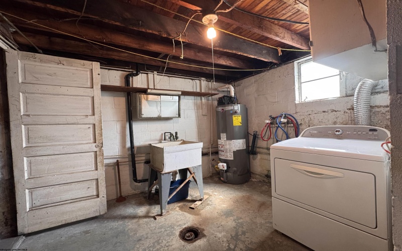 1823 21 Street, Clarksburg, West Virginia 26301, 1 Bedroom Bedrooms, 4 Rooms Rooms,1 BathroomBathrooms,Single Family Detached,For Sale,21,10164341