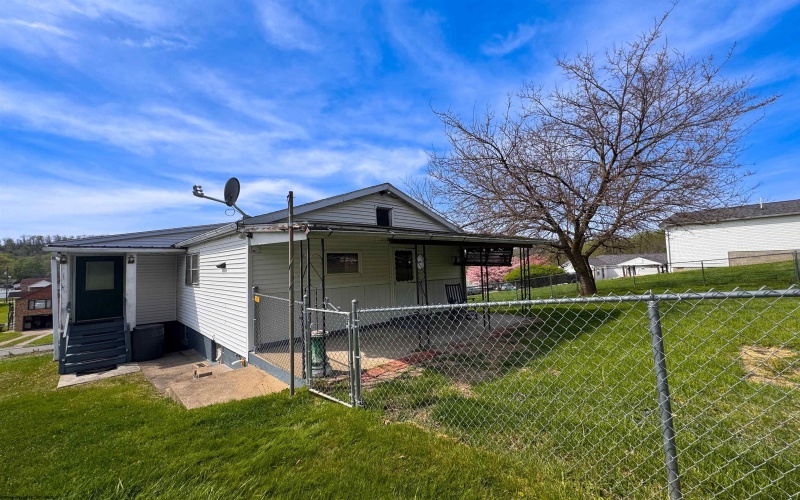 1823 21 Street, Clarksburg, West Virginia 26301, 1 Bedroom Bedrooms, 4 Rooms Rooms,1 BathroomBathrooms,Single Family Detached,For Sale,21,10164341