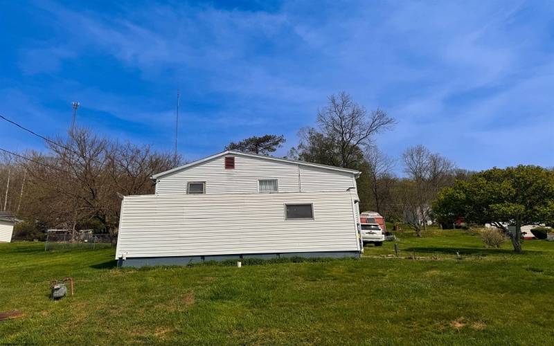 1823 21 Street, Clarksburg, West Virginia 26301, 1 Bedroom Bedrooms, 4 Rooms Rooms,1 BathroomBathrooms,Single Family Detached,For Sale,21,10164341