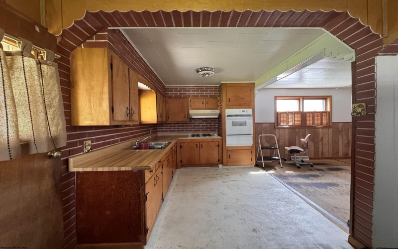 1823 21 Street, Clarksburg, West Virginia 26301, 1 Bedroom Bedrooms, 4 Rooms Rooms,1 BathroomBathrooms,Single Family Detached,For Sale,21,10164341