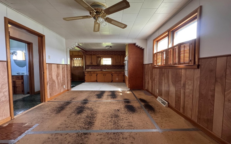 1823 21 Street, Clarksburg, West Virginia 26301, 1 Bedroom Bedrooms, 4 Rooms Rooms,1 BathroomBathrooms,Single Family Detached,For Sale,21,10164341