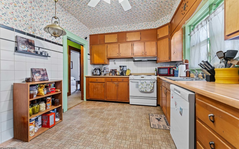 313 New York Avenue, Westover, West Virginia 26501, 2 Bedrooms Bedrooms, 5 Rooms Rooms,1 BathroomBathrooms,Single Family Detached,For Sale,New York,10164348