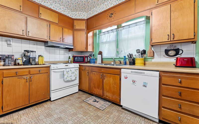 313 New York Avenue, Westover, West Virginia 26501, 2 Bedrooms Bedrooms, 5 Rooms Rooms,1 BathroomBathrooms,Single Family Detached,For Sale,New York,10164348