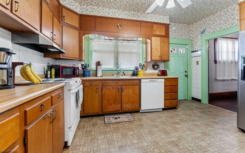 313 New York Avenue, Westover, West Virginia 26501, 2 Bedrooms Bedrooms, 5 Rooms Rooms,1 BathroomBathrooms,Single Family Detached,For Sale,New York,10164348