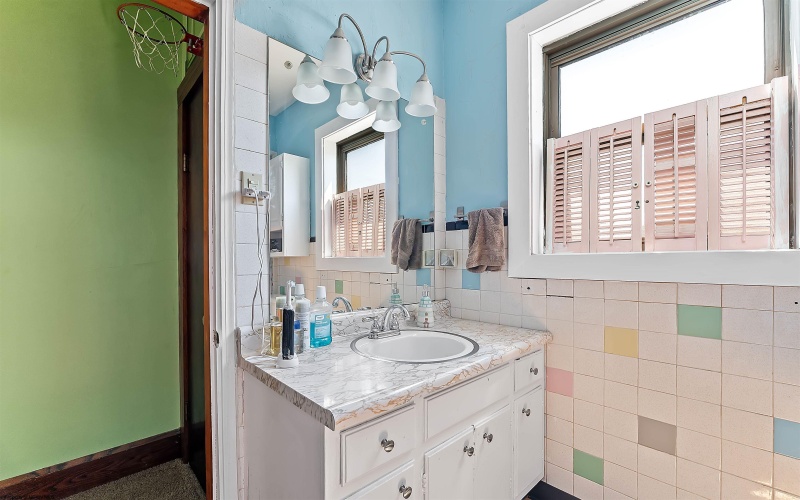 313 New York Avenue, Westover, West Virginia 26501, 2 Bedrooms Bedrooms, 5 Rooms Rooms,1 BathroomBathrooms,Single Family Detached,For Sale,New York,10164348