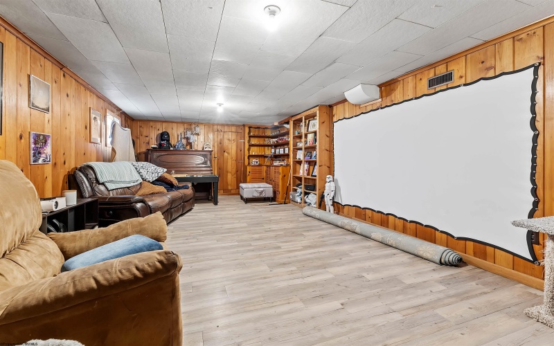 313 New York Avenue, Westover, West Virginia 26501, 2 Bedrooms Bedrooms, 5 Rooms Rooms,1 BathroomBathrooms,Single Family Detached,For Sale,New York,10164348