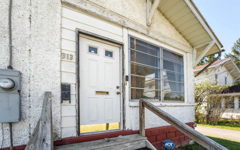 313 New York Avenue, Westover, West Virginia 26501, 2 Bedrooms Bedrooms, 5 Rooms Rooms,1 BathroomBathrooms,Single Family Detached,For Sale,New York,10164348