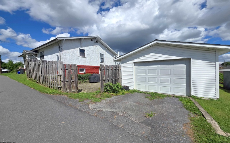 313 New York Avenue, Westover, West Virginia 26501, 2 Bedrooms Bedrooms, 5 Rooms Rooms,1 BathroomBathrooms,Single Family Detached,For Sale,New York,10164348