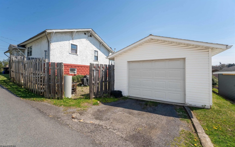 313 New York Avenue, Westover, West Virginia 26501, 2 Bedrooms Bedrooms, 5 Rooms Rooms,1 BathroomBathrooms,Single Family Detached,For Sale,New York,10164348