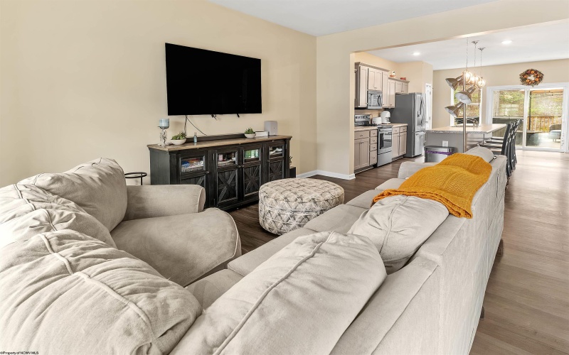 401 Turquoise Lane, Morgantown, West Virginia 26508, 3 Bedrooms Bedrooms, 8 Rooms Rooms,3 BathroomsBathrooms,Single Family Attached,For Sale,Turquoise,10164343