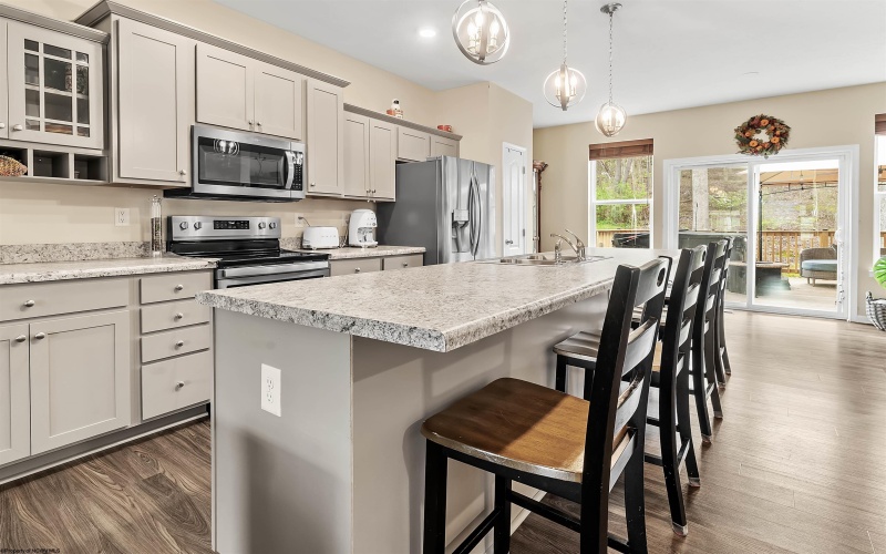 401 Turquoise Lane, Morgantown, West Virginia 26508, 3 Bedrooms Bedrooms, 8 Rooms Rooms,3 BathroomsBathrooms,Single Family Attached,For Sale,Turquoise,10164343