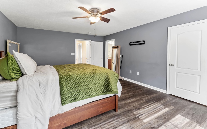 401 Turquoise Lane, Morgantown, West Virginia 26508, 3 Bedrooms Bedrooms, 8 Rooms Rooms,3 BathroomsBathrooms,Single Family Attached,For Sale,Turquoise,10164343