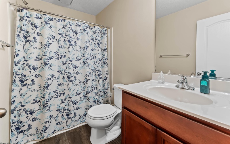 401 Turquoise Lane, Morgantown, West Virginia 26508, 3 Bedrooms Bedrooms, 8 Rooms Rooms,3 BathroomsBathrooms,Single Family Attached,For Sale,Turquoise,10164343