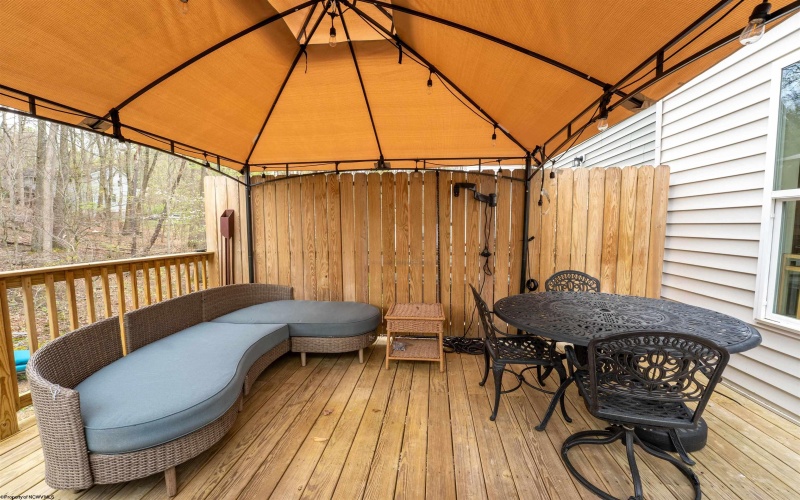 401 Turquoise Lane, Morgantown, West Virginia 26508, 3 Bedrooms Bedrooms, 8 Rooms Rooms,3 BathroomsBathrooms,Single Family Attached,For Sale,Turquoise,10164343