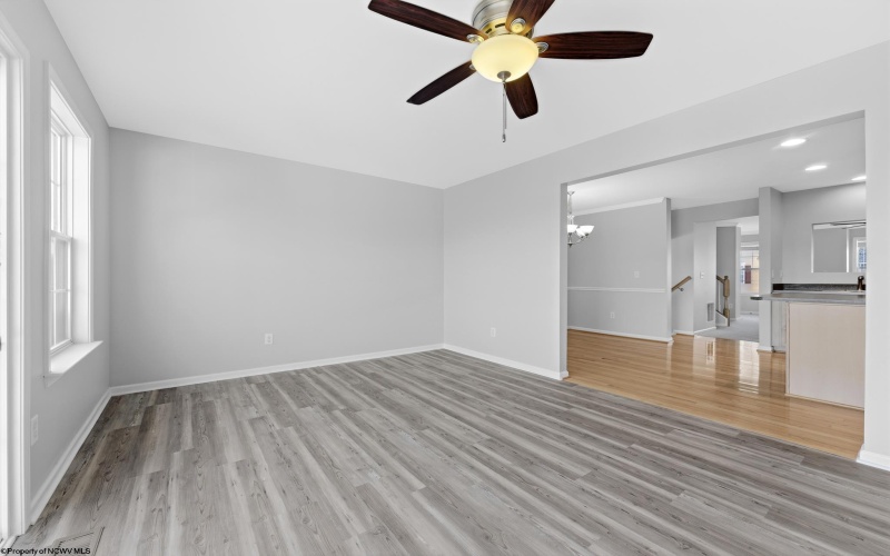 37 Robin Lane, Morgantown, West Virginia 26508, 3 Bedrooms Bedrooms, 10 Rooms Rooms,2 BathroomsBathrooms,Single Family Attached,For Sale,Robin,10164345