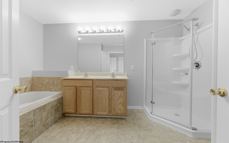 37 Robin Lane, Morgantown, West Virginia 26508, 3 Bedrooms Bedrooms, 10 Rooms Rooms,2 BathroomsBathrooms,Single Family Attached,For Sale,Robin,10164345