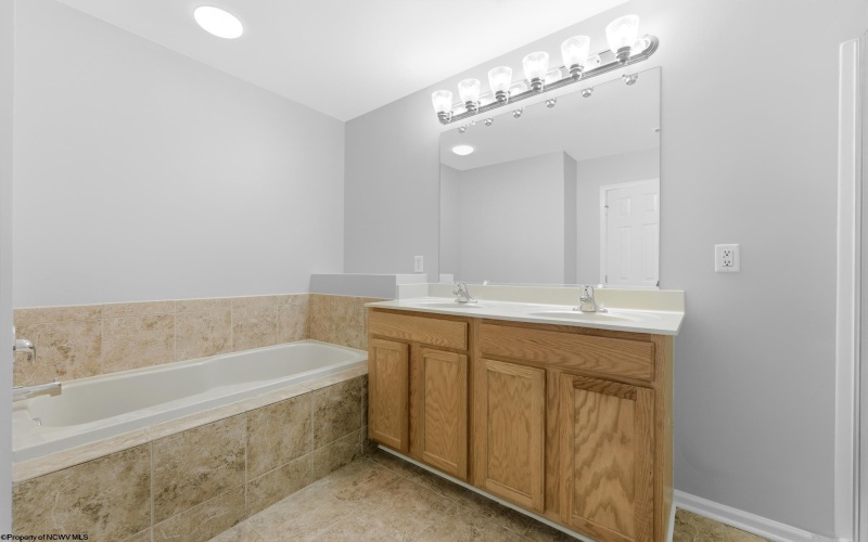 37 Robin Lane, Morgantown, West Virginia 26508, 3 Bedrooms Bedrooms, 10 Rooms Rooms,2 BathroomsBathrooms,Single Family Attached,For Sale,Robin,10164345