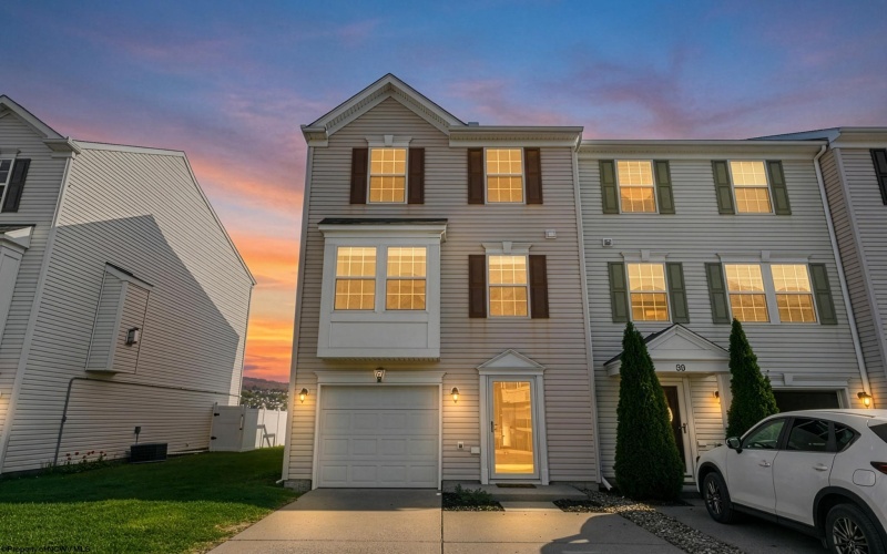 37 Robin Lane, Morgantown, West Virginia 26508, 3 Bedrooms Bedrooms, 10 Rooms Rooms,2 BathroomsBathrooms,Single Family Attached,For Sale,Robin,10164345