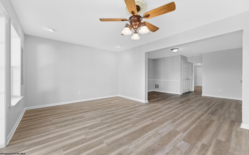 37 Robin Lane, Morgantown, West Virginia 26508, 3 Bedrooms Bedrooms, 10 Rooms Rooms,2 BathroomsBathrooms,Single Family Attached,For Sale,Robin,10164345