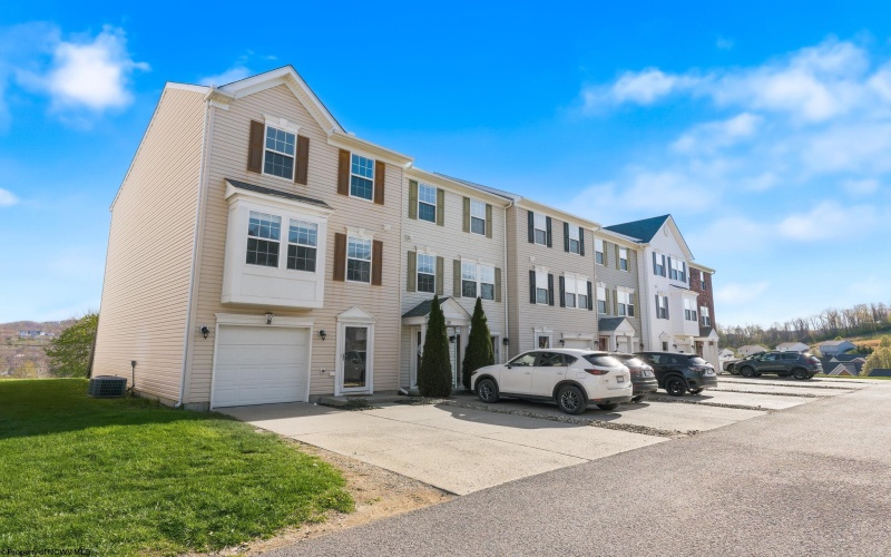 37 Robin Lane, Morgantown, West Virginia 26508, 3 Bedrooms Bedrooms, 10 Rooms Rooms,2 BathroomsBathrooms,Single Family Attached,For Sale,Robin,10164345