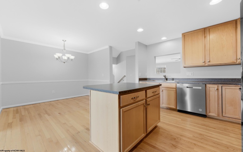 37 Robin Lane, Morgantown, West Virginia 26508, 3 Bedrooms Bedrooms, 10 Rooms Rooms,2 BathroomsBathrooms,Single Family Attached,For Sale,Robin,10164345