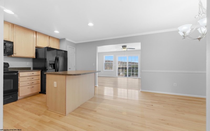 37 Robin Lane, Morgantown, West Virginia 26508, 3 Bedrooms Bedrooms, 10 Rooms Rooms,2 BathroomsBathrooms,Single Family Attached,For Sale,Robin,10164345