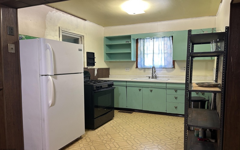 600 Limestone Road, Clarksburg, West Virginia 26301, 2 Bedrooms Bedrooms, 5 Rooms Rooms,1 BathroomBathrooms,Single Family Detached,For Sale,Limestone,10164344