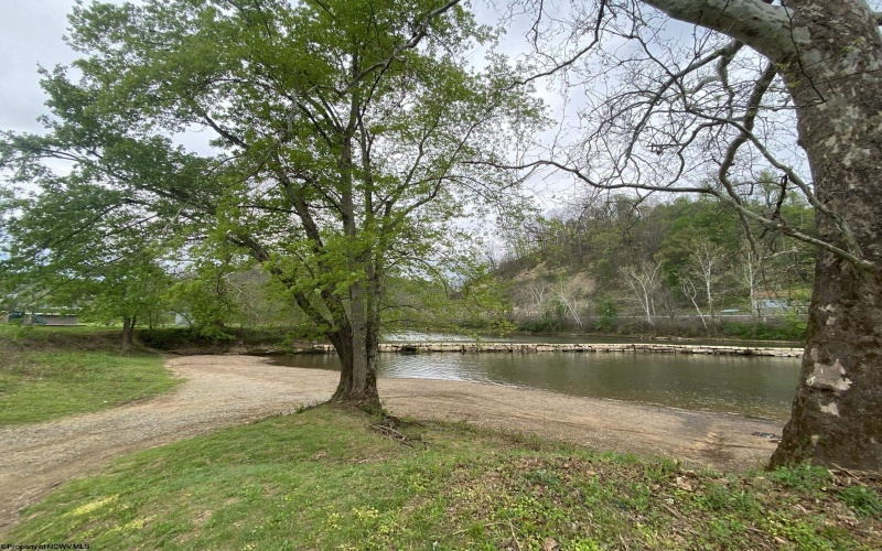 Lot 5 Run Circle, Four States, West Virginia 26572, ,Lots/land,For Sale,Run,10164351