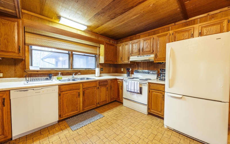 48 Chickadee Drive, Davis, West Virginia 26260, 3 Bedrooms Bedrooms, 7 Rooms Rooms,2 BathroomsBathrooms,Single Family Detached,For Sale,Chickadee,10164353